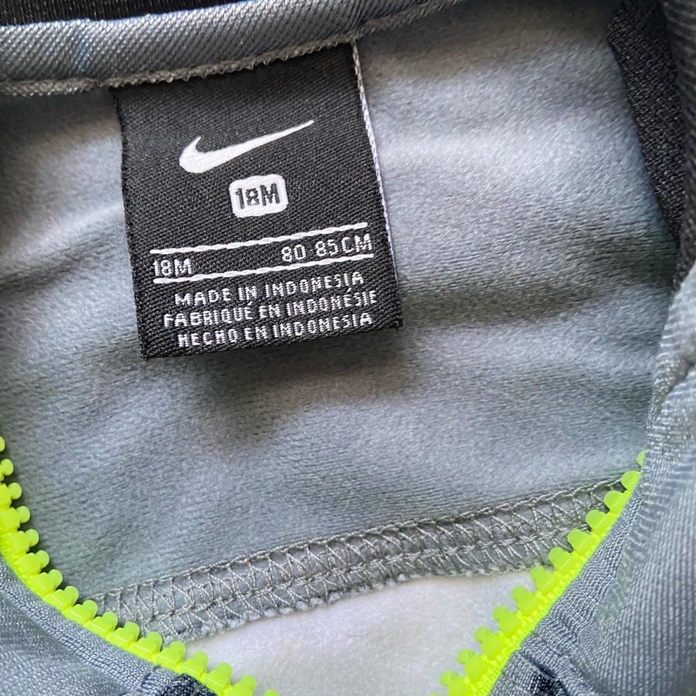 Nike jacket grey and black 18 months - Picture 5 of 7